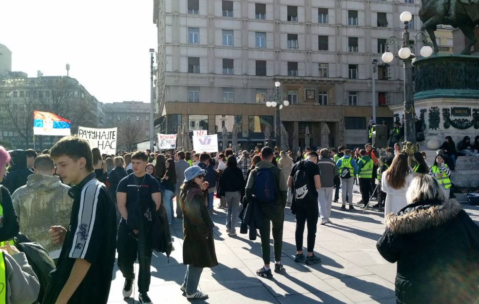 Protestni skupovi širom juga Srbije u znak podrške studentima i prosvetarima