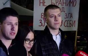 Vučićevi „kontra-studenti“ kampuju ispred Predsedništva Srbije: Traže hitno vraćanje na fakultete i školske klupe