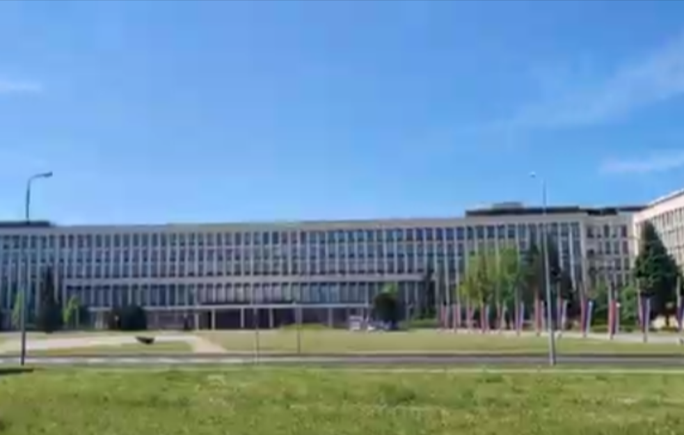 Počela sednica Vlade Srbije, prisustvuje Vučić 