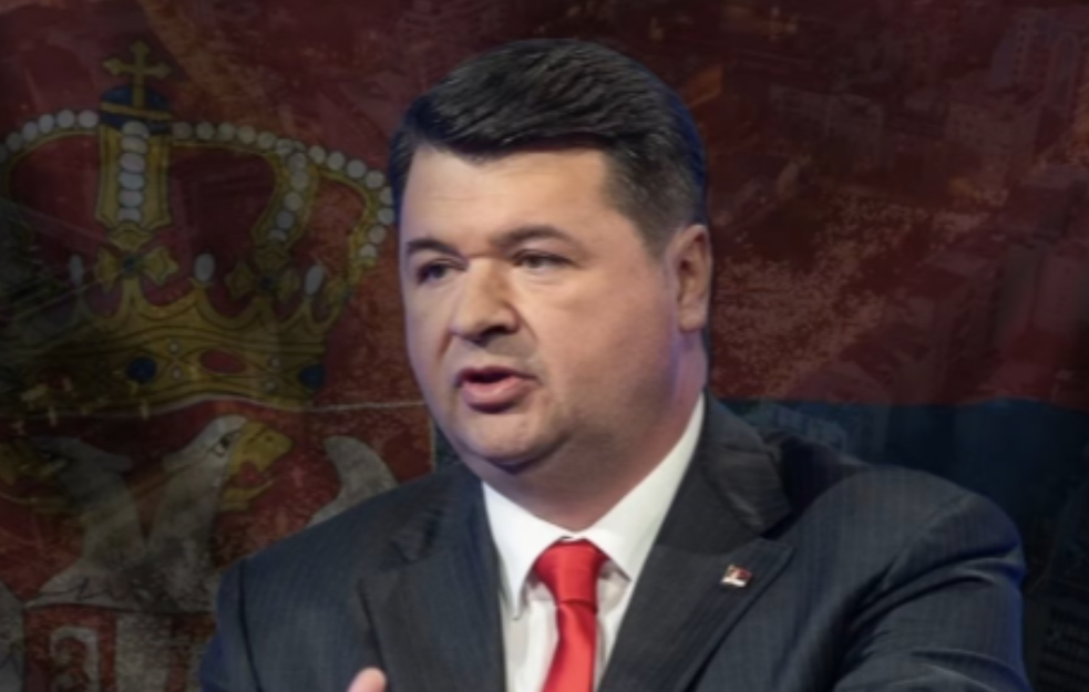 Profesor Pravnog fakulteta dr. Vladan Petrov održao govor pred studentima u Pionirskom parku