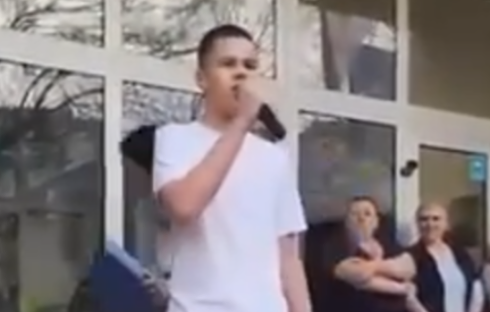 Đaci i roditelji protiv blokadera: Novosađani ustali za slobodu (VIDEO)