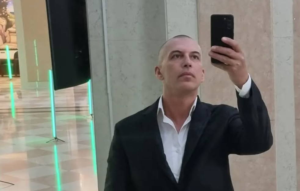  U znak podrške protestima Topalko sa studentima snimio pesmu "Sunce se ponovo rađa"