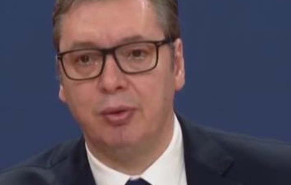 Vučić se obratio iz Palate Srbija: Pozivam građane da ne ugroze mir, molim nadležne da ne upotrebljavaju silu bez preke potrebe