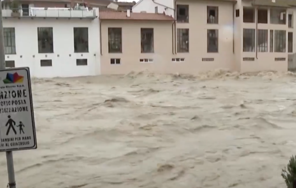 Crveni meteoalarm u Italiji: Poplave i klizišta pustoše Toskanu 