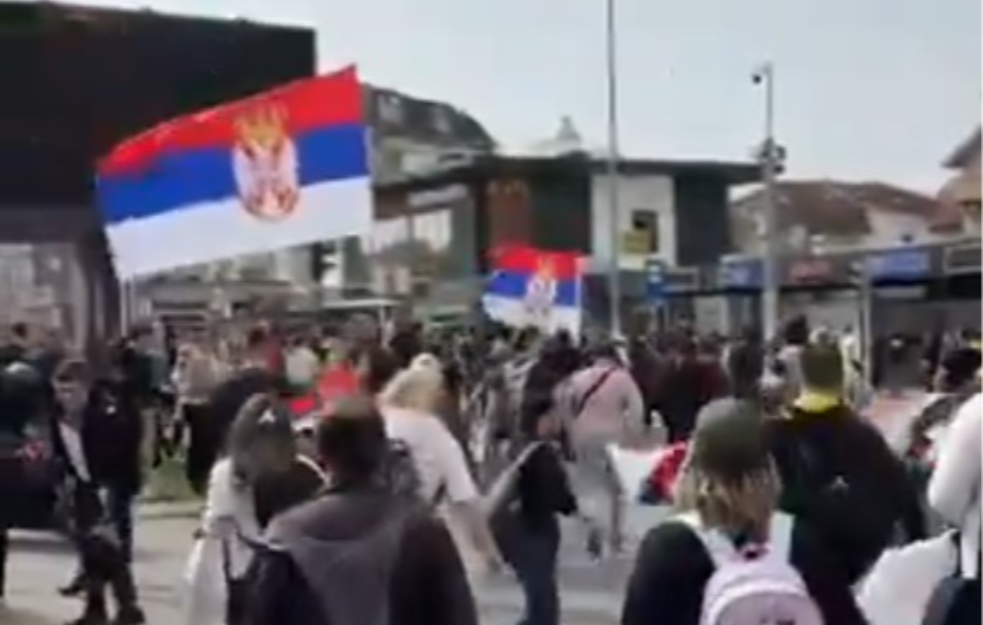 Incident na Žarkovu: Vožač pokosio ženu koja je bila u protestnoj šetnji, vozio je na haubi (UZNEMIRUJUĆI VIDEO)