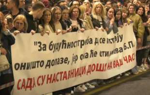 MUP: Dva hapšenja tokom dočeka studenata, oštećeni <span style='color:red;'><b>traktori</b></span>, na vrhuncu protesta 31.000 ljudi