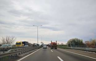 AMSS: Povremeno vlažni kolovozi na severu i zapadu Srbije, bez zadržavanja na <span style='color:red;'><b>granica</b></span>ma