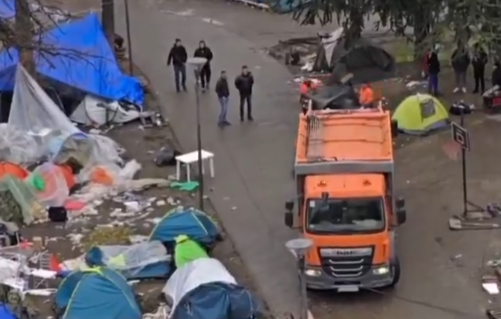 Ćaci otišli, policija i dalje ne dozvoljava ulaz u Pionirski park