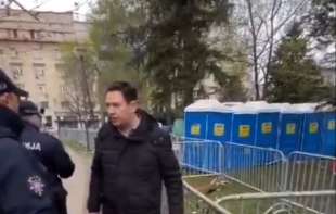 Oteli mu telefon: Nemanja Šarović napadnut kod Pionirskog parka dok je snimao traktore (VIDEO)
