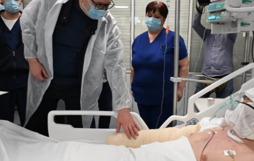 Vučić obrukao Srbiju: Proključao bes u Makedoniji, zbog slikanja sa pacijentima iz Kočana na intenzivnoj nezi