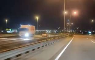 Kilometrima vozio u suprotnom smeru na <span style='color:red;'><b>Zrenjanin</b></span>skom putu (VIDEO)