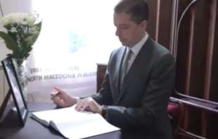 Ministar Đurić se <span style='color:red;'><b>upis</b></span>ao u knjigu žalosti povodom tragedije u Kočanima