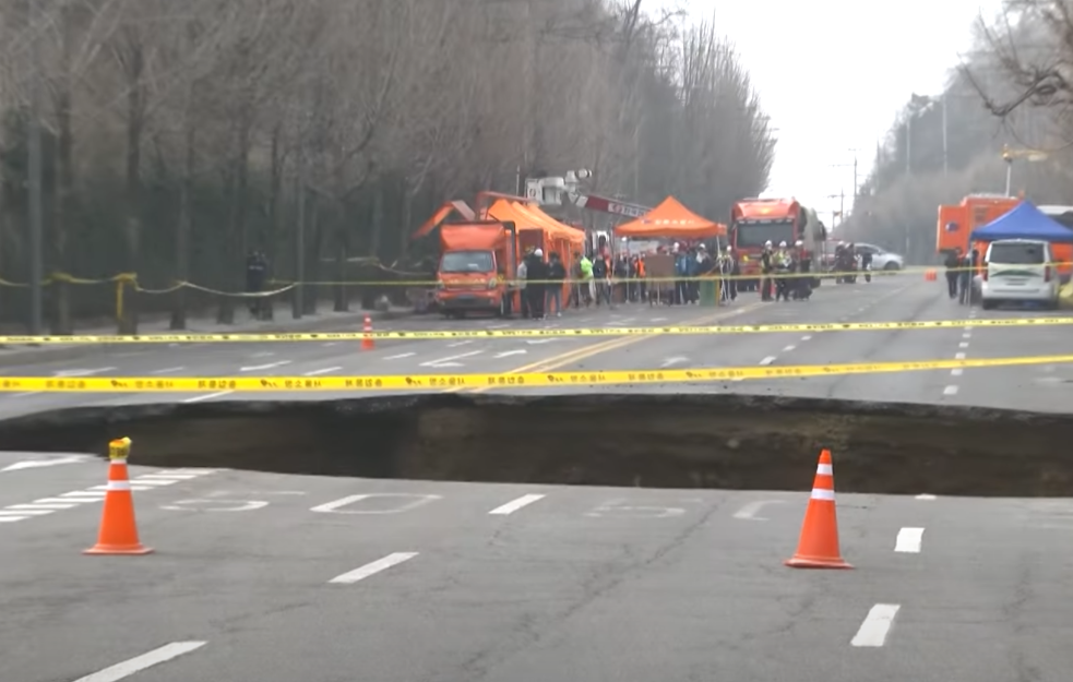 Tragedija u Seulu: Motociklista poginuo nakon urušavanja puta