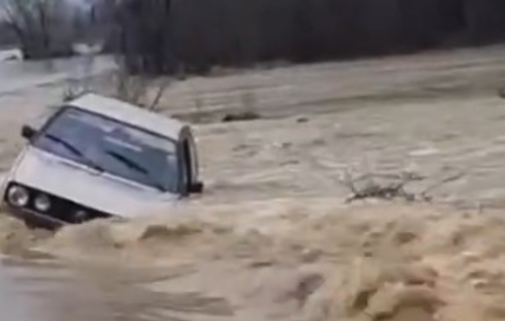 Opasnost od poplava širom Republike Srpske: Reke se izlile, ugrožene kuće, nastava u školama obustavljena