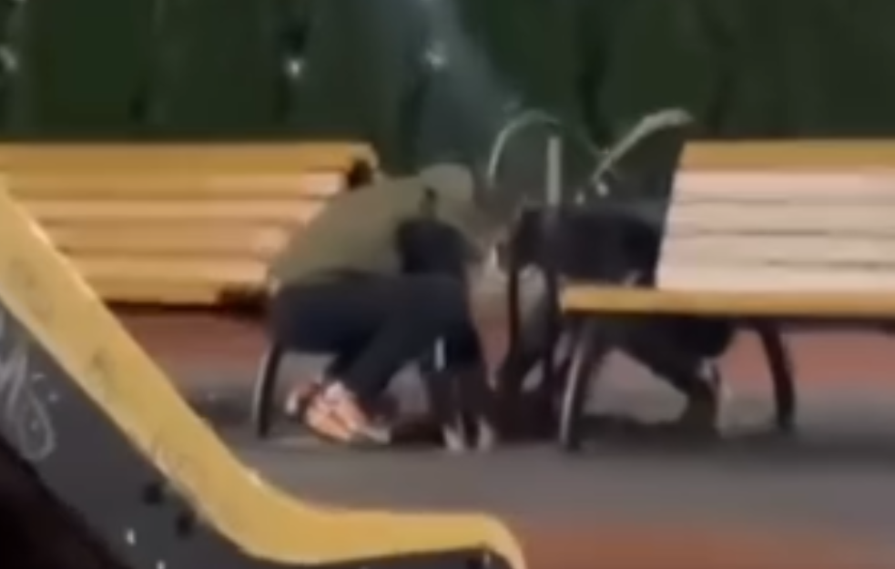 Vaspitanje dolazi iz kuće: Ovako su roditelji prevaspitali svoje dečake (VIDEO)