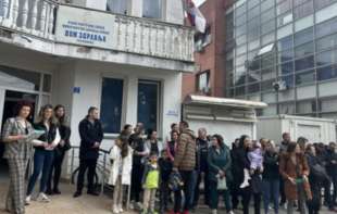 OVO JE NEPRAVDA, IĆI ĆEMO DO VUČIĆA! - Ogorčeni Srbi protestovali u Gračanici i Gušterici   