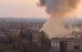 Rusija zasula <span style='color:red;'><b>rakete</b></span> u naseljenom delu: Poginulo devetoro dece (VIDEO)