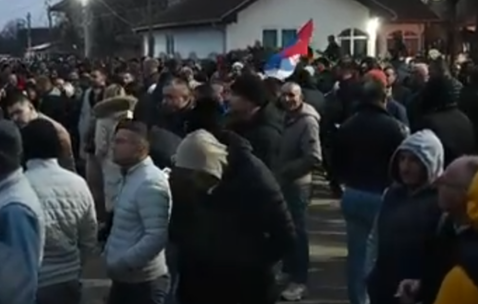 Narod na KiM ustao protiv stranačkog zapošljavanja: Posle protesta poništeni konkursi