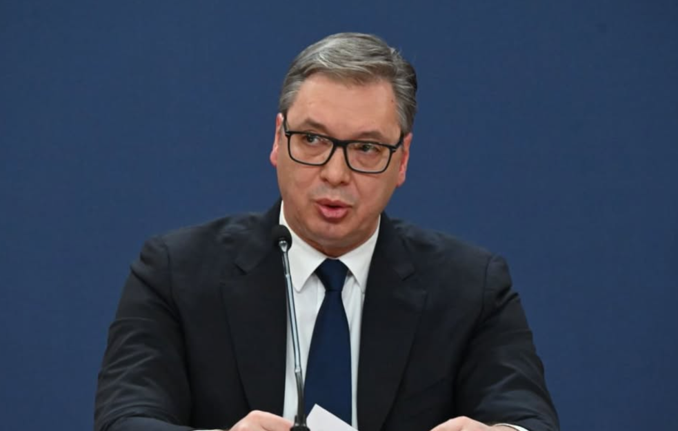 Vučić u Parizu na poziv predsednika Makrona