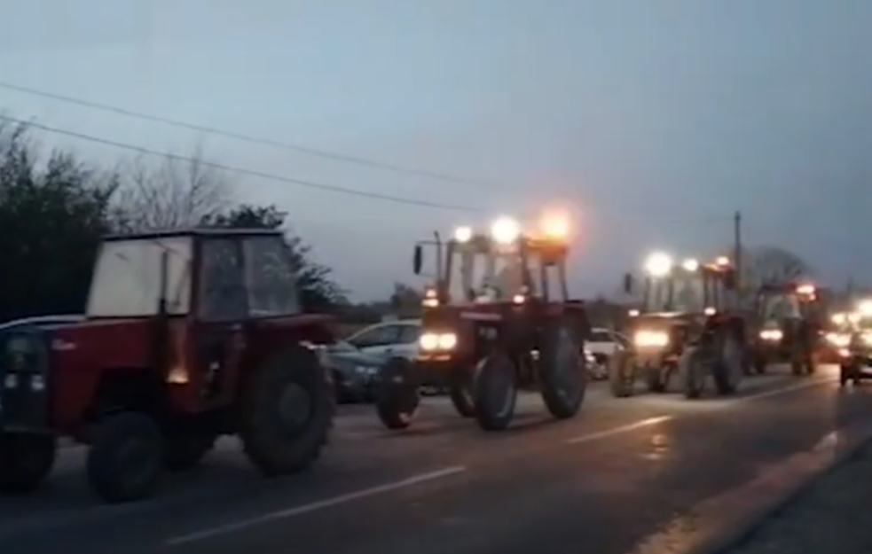 Vučić dočekao traktoriste u 2 sata ujutru! (FOTO)