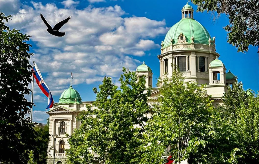 Bine, traktori i šatori postavljeni oko Pionirskog parka