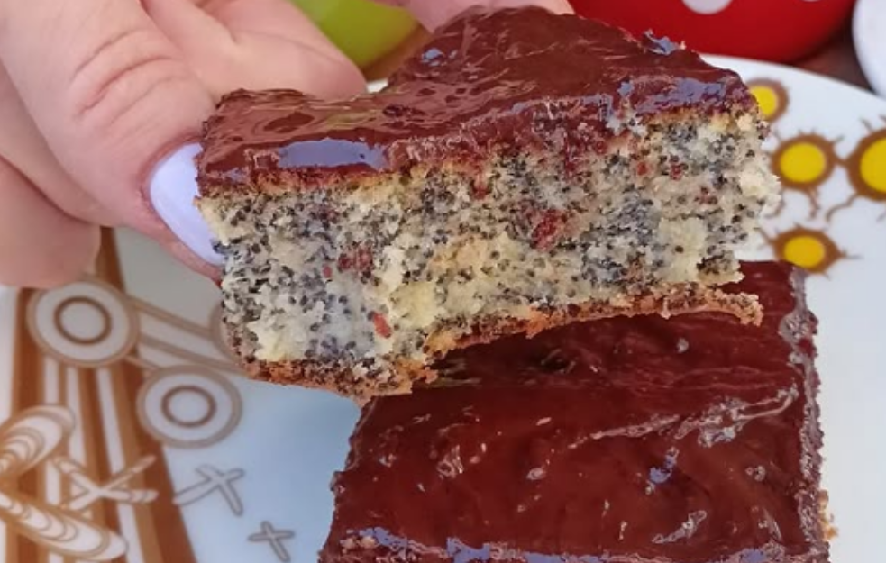 Posni desert koji obara sa nogu: Kolač sa jabukama i makom za koji se uvek traži 