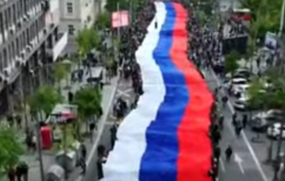 Defileom zastava zvanično počeo Vučićev sabor 