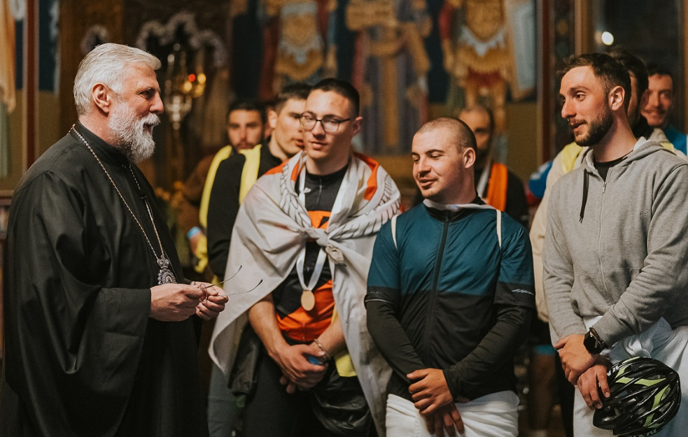 Vladika Grigorije studentima: Ko udari na vas, udara na najbolje u našem narodu, ali i na samog Hrista