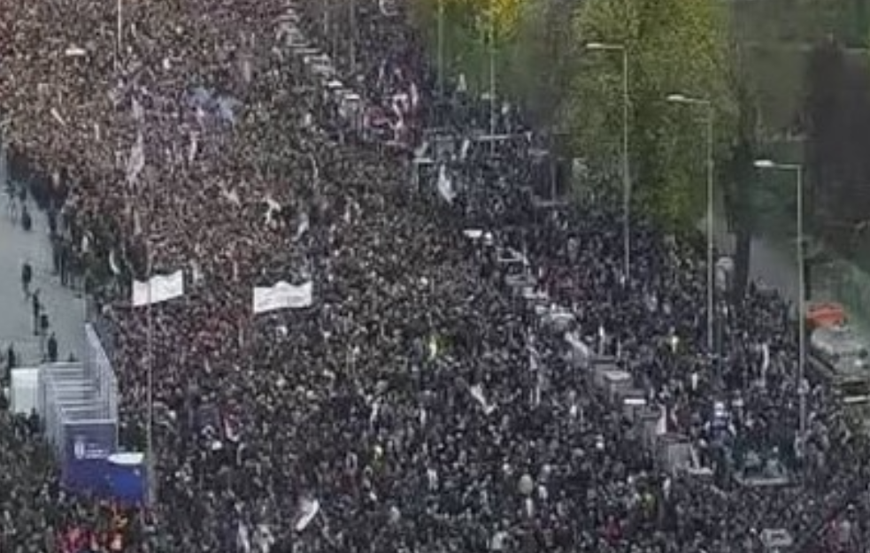 Arhiv javnih skupova: Na početku Vučićevog kontramitinga bilo oko 55.000 ljudi