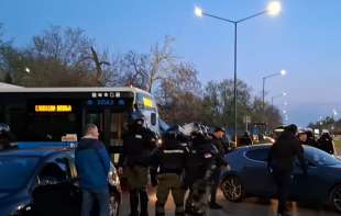 Novosadski studenti tokom noći blokirali J<span style='color:red;'><b>GSP</b></span>, policija ujutru uklonila blokadu