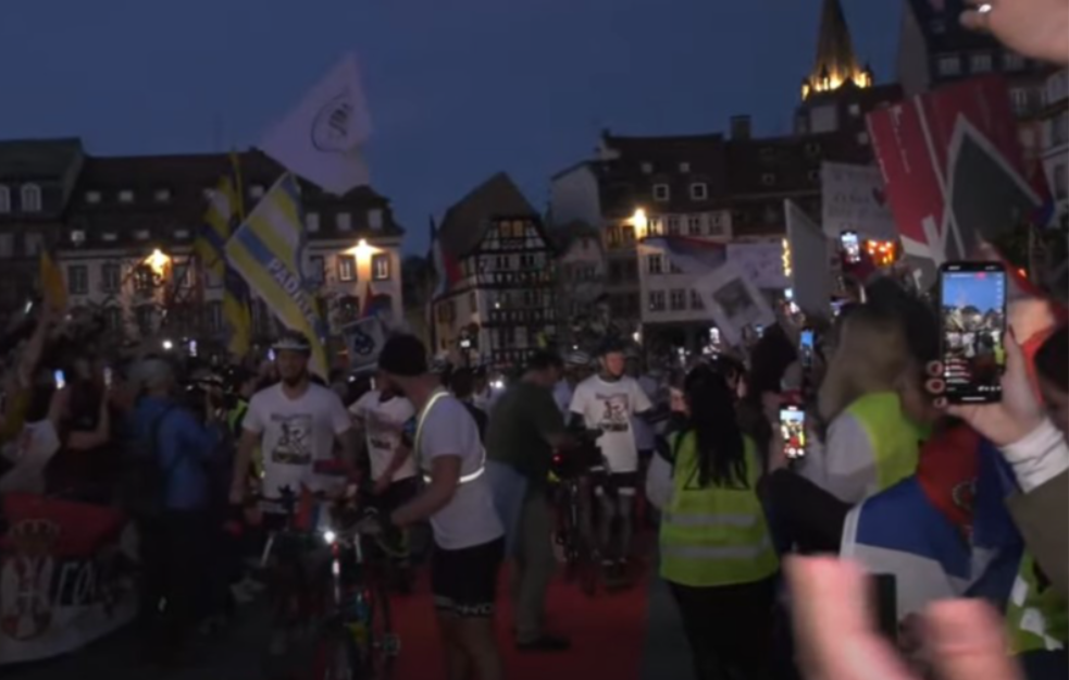 Dočekani kao heroji: Studenti biciklisti stigli u Strazbur posle 13 dana vožnje kroz Evropu (VIDEO)