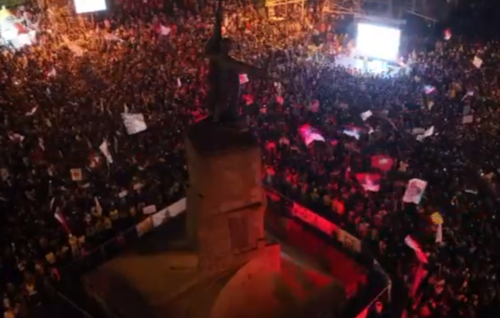 Celo Kraljevo pumpalo do maksimuma: Na protestu bilo 15.000 ljudi, što je isto kao 330.000 u Beogradu (VIDEO)
