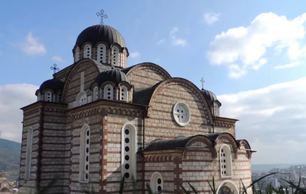 U Hramu Svetog Dimitrija u Kosovskoj Mitrovici izneta plaštanica na Veliki petak