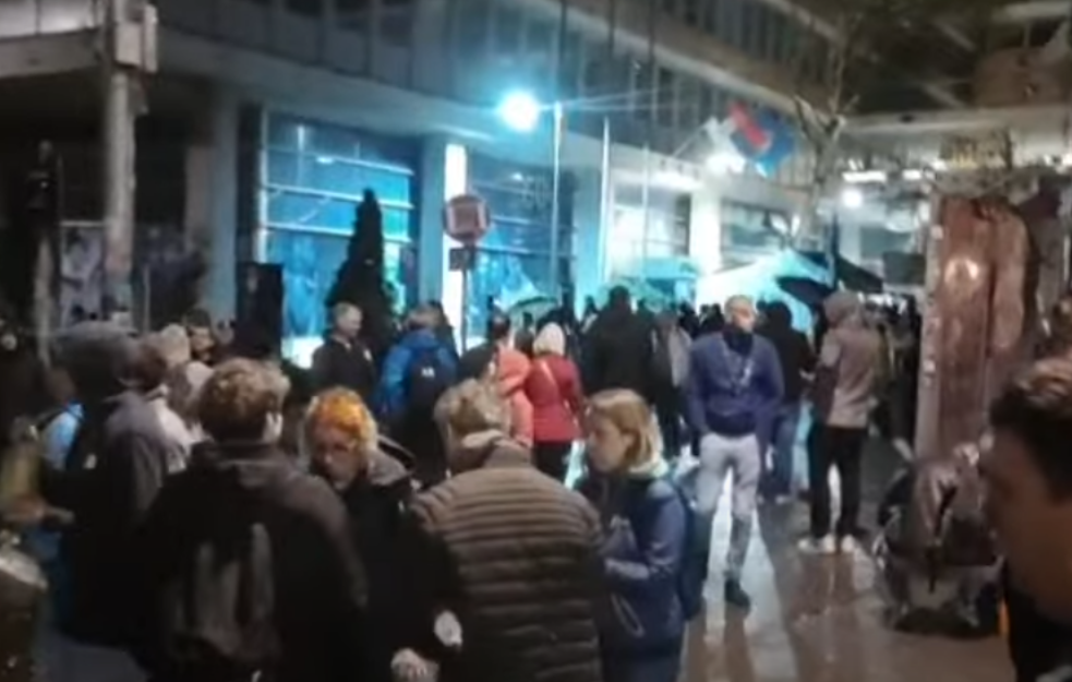 Blokada RTS-a: Zatvoreni svi ulazi, blokirane tri ulice