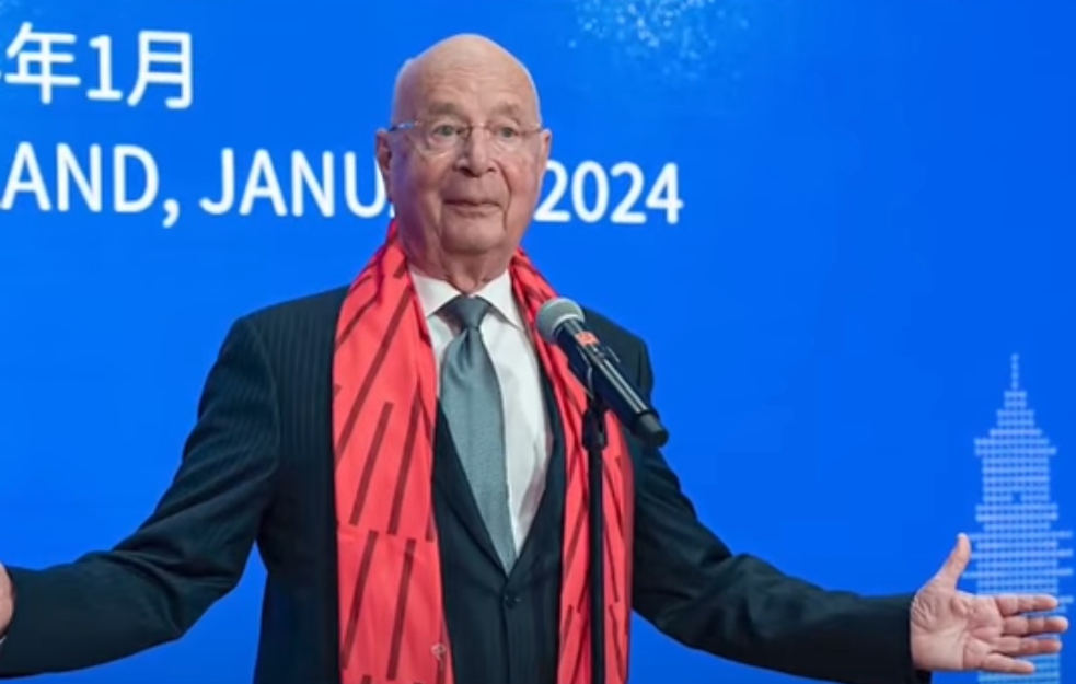 Klaus Švab podneo ostavku
