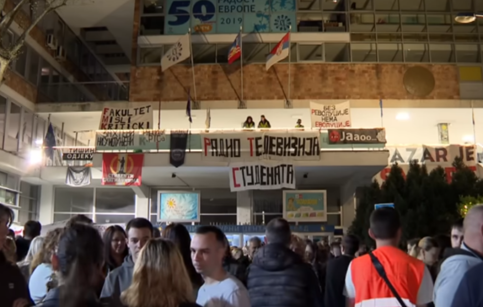 Duboka država ili jasna slika? Blokada ili pobuna?