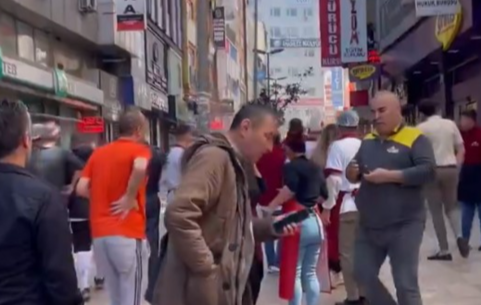 Serija zemljotresa pogodila Istanbul: Zbog panike ljudi skakali kroz prozore zgrada, povređena 151 osoba (VIDEO)