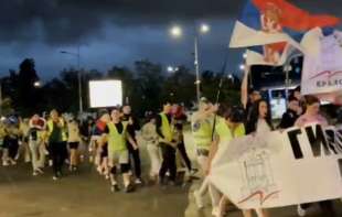 Srednjoškolci dolaze u Novi Sad, uprkos pljuskovima i nevremenu: Đaci iz Beograda i Bačke Palanke pozdravljeni ovacijama (VIDEO) 