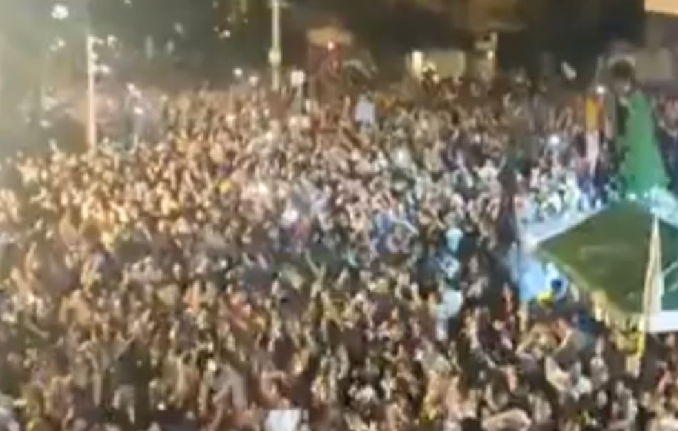 Oglasila se poznata pevačica čija pesma je postala himna protesta