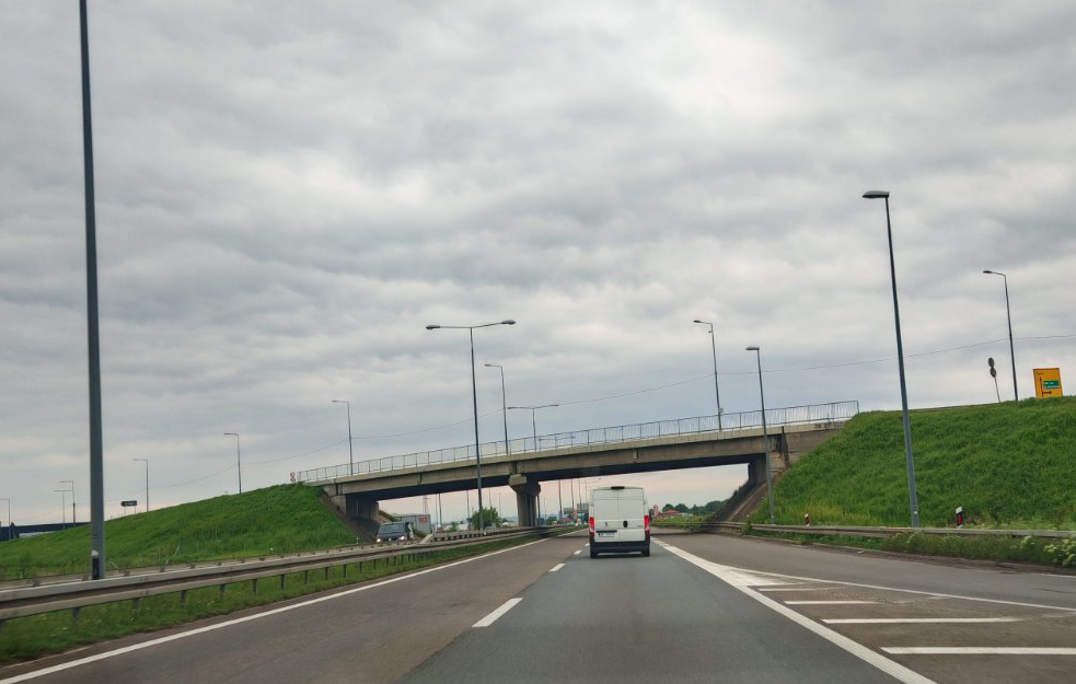 Povoljni uslovi na putevima: Nema zadržavanja na naplatama i granicama