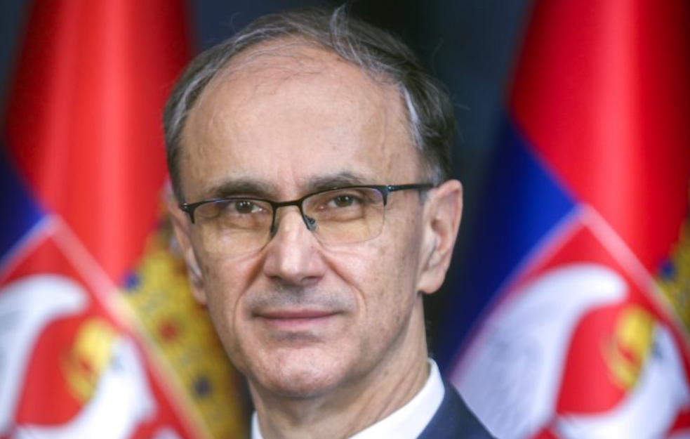 Studenti tvrde: Macut “kupljen vilom”, Vučić ga drži u šaci