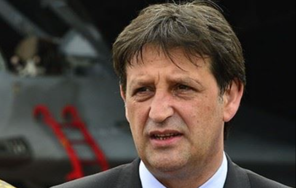 Ministar Gašić poručio Helezu: Srbi su ostali Srbi jer nikome nisu ljubili ruke