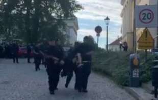Drama na Univezitetu u Varšavi: Jedna osoba ubijena u napadu sekirom (VIDEO)