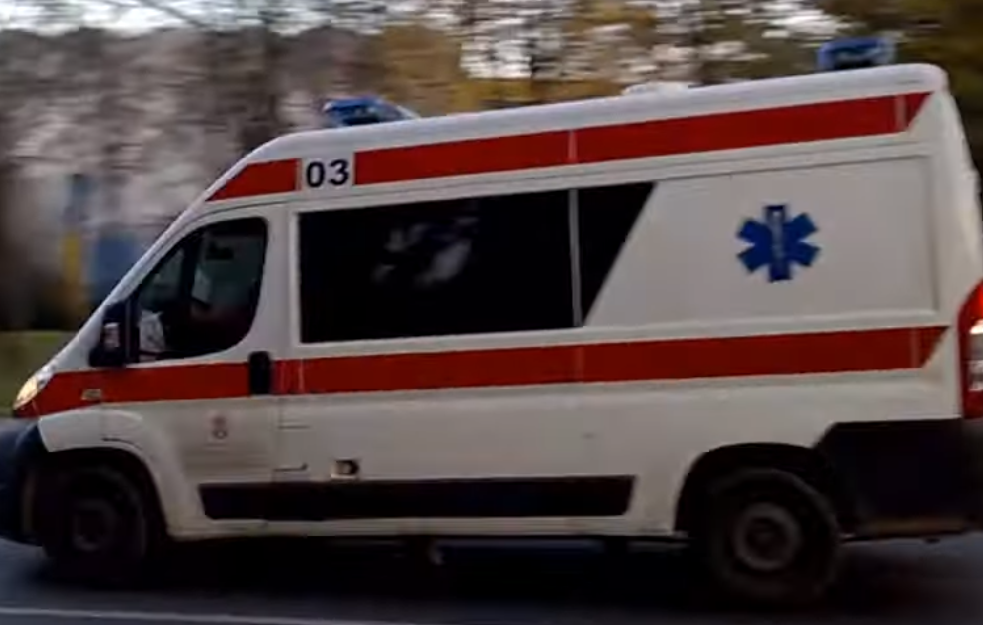 Saobraćajna nesreća kod Novog Sada: Auto završio u kanalu