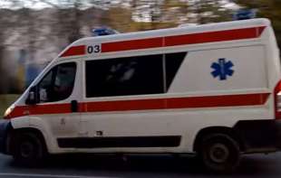 Saobraćajna nesreća kod Novog Sada: Auto završio u kanalu