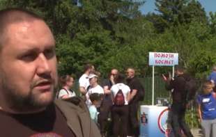 Pomoć deci i narodu: Održana humanitarna šetnja za Kosmet po sta<span style='color:red;'><b>zam</b></span>a Fruške Gore