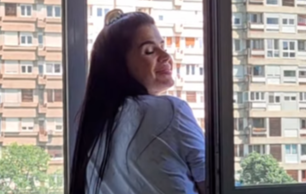 Prave haos u bolnici! Pevač odveo suprugu na porođaj, a on se pogubio (FOTO)
