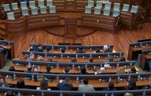 Lažna država tone u haos: Konstitutivna sednica skupštine u Prištini prekinuta petnaesti put