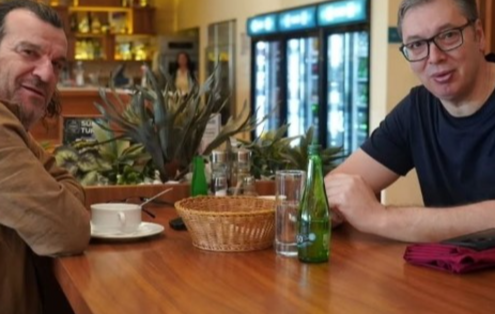Vučić objavio sliku sa Acom Lukasom, studenti mu poručili: 