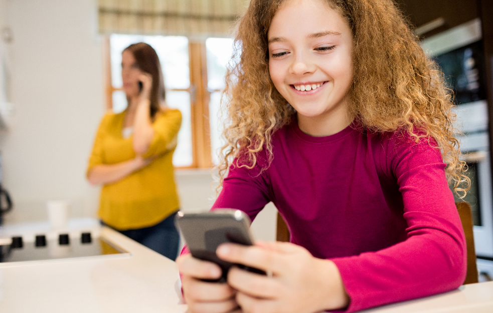 Koliko sati godišnje roditelji troše na ubeđivanje dece da ostave telefon i druge gedžete